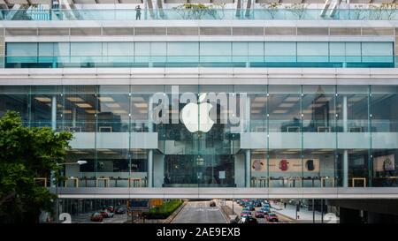 HongKong - November, 2019: Das Apple Logo auf Apple Store Fassade in Hongkong Stockfoto