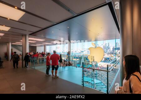 HongKong - November, 2019: Das Apple Logo für Apple Flagship Store in Hongkong Stockfoto