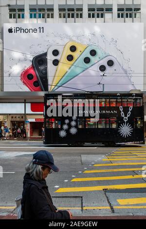 HongKong - November, 2019: Apple Iphone 11 adverstisement auf Billboards in Hongkong Stockfoto