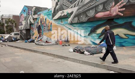 Zelte von wohnungslosen Menschen in Venice Beach, Los Angeles, Kalifornien, USA Stockfoto