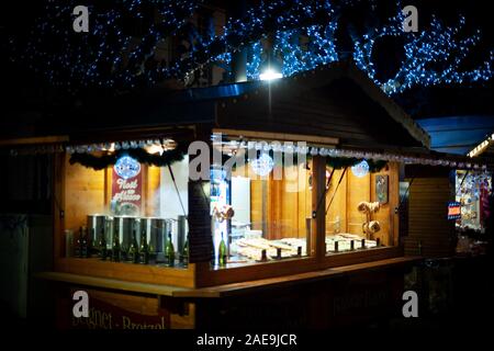 Straßburg, Frankreich - Dez 20, 2016: Leere Marktstand im Zentrum von Straßburg während der jährlichen Weihnachtsmarkt Marche du Noel Stockfoto