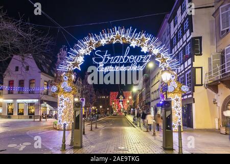 Ntrance auf dem Weihnachtsmarkt in Straßburg, Elsass, Frankreich Stockfoto