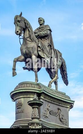 Bronzestatue Skulptur Johannes von Sachsen Denkmal von Johannes Schilling Bildhauer am Theaterplatz Altstadt Dresden Sachsen Deutschland. Stockfoto