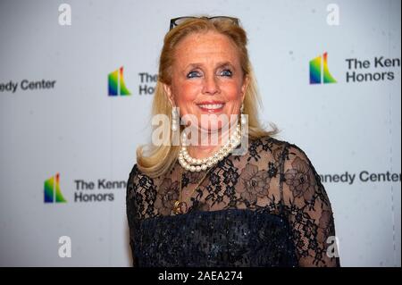Washington DC, USA. 07 Dez, 2019. United States Vertreter Debbie Dingell (Demokrat aus Michigan) kommt für die formale Artist Abendessen zu Ehren des Empfänger der 42. jährlichen Kennedy Center Honors am United States State Department in Washington, DC am Samstag, 7. Dezember 2019. Die Preisträger 2019 sind: Erde, Wind & Feuer, Sally Field, Linda Ronstadt, Sesamstraße, und Michael Tilson Thomas. Credit: MediaPunch Inc/Alamy leben Nachrichten Stockfoto