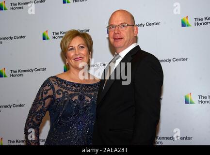 Washington DC, USA. 07 Dez, 2019. Deborah F. Rutter, Präsident der John F. Kennedy Center für Darstellende Künste, und ihr Ehemann, Peter Ellefson kommen für die formale Artist Abendessen zu Ehren des Empfänger der 42. jährlichen Kennedy Center Honors am United States State Department in Washington, DC am Samstag, 7. Dezember 2019. Die Preisträger 2019 sind: Erde, Wind & Feuer, Sally Field, Linda Ronstadt, Sesamstraße, und Michael Tilson Thomas. Credit: MediaPunch Inc/Alamy leben Nachrichten Stockfoto