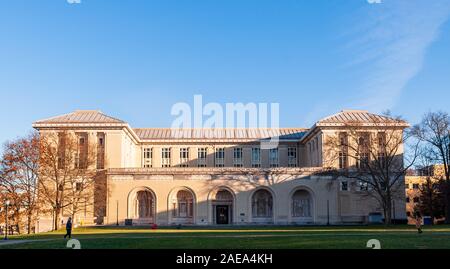 Die Alumni der Konzertsaal und der Hochschule der Bildenden Künste Gebäude auf dem Campus der Carnegie Mellon University, Pittsburgh, Pennsylvania, USA Stockfoto