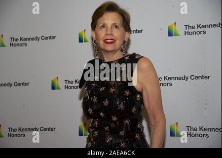 Washington, USA. 07 Dez, 2019. Adrienne Arsht kommt für die formale Artist Abendessen zu Ehren des Empfänger der 42. jährlichen Kennedy Center Honors in den USA State Department in Washington, DC am Samstag, 7. Dezember 2019. Die Preisträger 2019 sind: Erde, Wind & Feuer, Sally Field, Linda Ronstadt, Sesamstraße, und Michael Tilson Thomas. Foto von Ron Sachs/UPI Quelle: UPI/Alamy leben Nachrichten Stockfoto