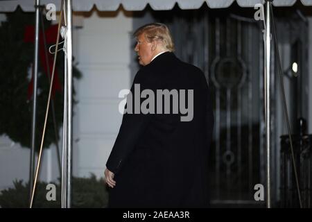 Washington DC, USA. 08 Dez, 2019. Us-Präsident Donald Trump Spaziergänge auf dem Südrasen des Weißen Hauses nach seiner Rückkehr nach Washington aus Florida am 7. Dezember 2019. Foto von Yuri Gripas/UPI Quelle: UPI/Alamy leben Nachrichten Stockfoto