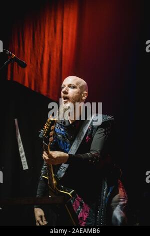 Bern, Schweiz. 07 Dez, 2019. Die anglo-swiss power metal band Gloryhammer führt ein Live Konzert in der Festhalle in Bern. Hier Gitarrist Paul Templing wird gesehen, live auf der Bühne. (Foto: Gonzales Foto/Tilman Jentzsch/Alamy Live News). Stockfoto