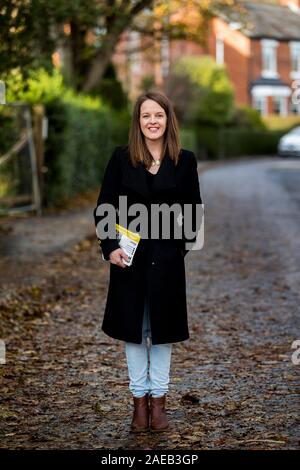 Nuala McAllister, Alliance Party in Nordirland Kandidat für North Belfast bei den bevorstehenden Parlamentswahlen am 12. Dezember. Nuala ein harter Kampf um den Sitz gegen den Amtsinhaber Nigel Dodds der DUP, und John Finucane von Sinn Fein. Stockfoto