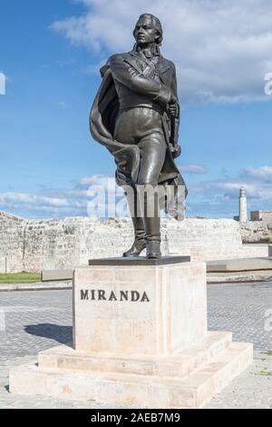 Statue von Francisco de Miranda, durch die alten kolonialen Schloss von San Salvador de la Punta, Havanna, Kuba. Stockfoto