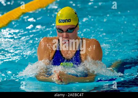 Glasgow, Schottland, Großbritannien. 8. Dez 2019. Klara Thormalm von Schweden in Aktion während der Frauen 200 m Brustschwimmen Vorlauf (Nummer 1), während Tag 5 Der LEN Europäischen kurzen Kurs Schwimmen Meisterschaften 2019, in Tollcross International Swimming Center. Credit: Iain McGuinness/Alamy leben Nachrichten Stockfoto