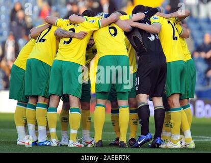 28. Januar 2012. Fußball - FA Cup Fußball - West Bromwich Albion Vs Norwich City. Norwich City Spieler vor dem Kick off. Fotograf: Paul Roberts/OneUpTop/Alamy. Stockfoto