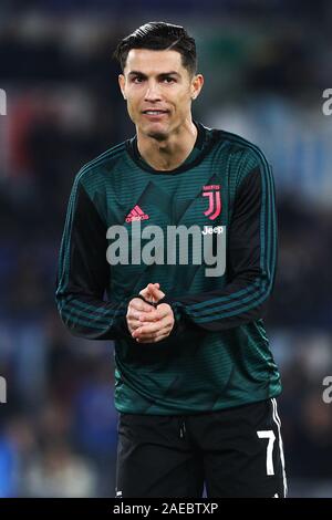 Cristiano Ronaldo von Juventus Turin Aufwärmen vor der Italienischen Meisterschaft in der Serie A Fußballspiel zwischen SS Lazio Rom und Juventus am 7. Dezember 2019 im Stadio Olimpico in Rom, Italien - Foto Federico Proietti/ESPA-Bilder Stockfoto