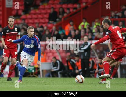 26. Januar 2013 - nPower Meisterschaft Fußball - Bristol City Vs. Ipswich Town - Lee Martin von Ipswich shases unten Lewis Carey von Bristol City - Foto: Paul Roberts/Oneuptop/Alamy. Stockfoto