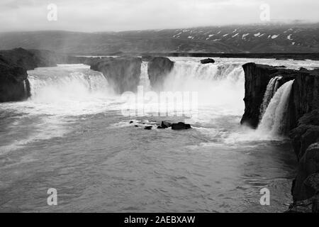 Schwarz-weiß Version der Godafoss in Island. Stockfoto