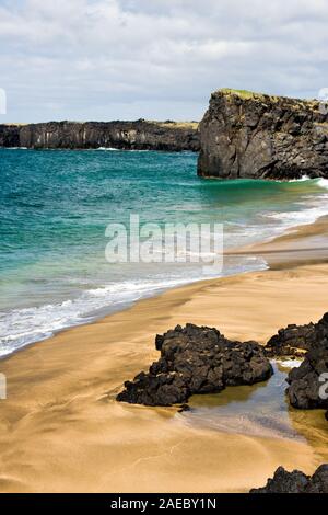 Den goldenen Strand von Skardsvìk im Westen der Halbinsel Snaefellsnes, Island. Stockfoto