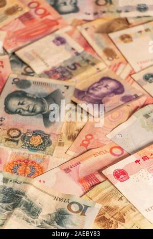 Die Zusammensetzung der Chinesischen Renminbi Yuan RMB. Die Währung. Yuan CNY Banknoten bietet große Möglichkeiten für die Illustration von Themen als Geschäft verwendet werden, Stockfoto