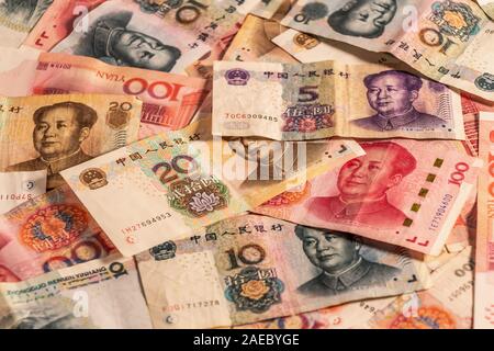 Die Zusammensetzung der Chinesischen Renminbi Yuan RMB. Die Währung. Yuan CNY Banknoten bietet große Möglichkeiten für die Illustration von Themen als Geschäft verwendet werden, Stockfoto