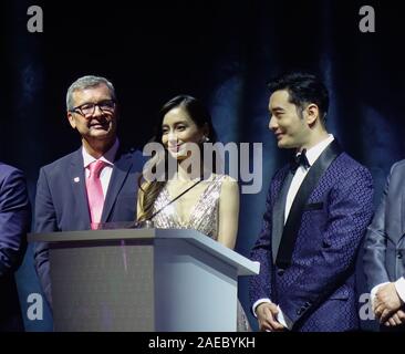 Shanghai, China - Jun 3, 2019. Berühmte chinesische Filmstar Huang Xiaoming und Angela Yeung Flügel in der Partei auf das Spektrum der Meere Kreuzfahrtschiff. Stockfoto