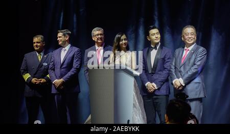 Shanghai, China - Jun 3, 2019. Berühmte chinesische Filmstar Huang Xiaoming und Angela Yeung Flügel in der Partei auf das Spektrum der Meere Kreuzfahrtschiff. Stockfoto