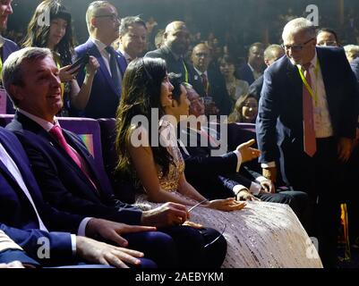 Shanghai, China - Jun 3, 2019. Berühmte chinesische Filmstar Huang Xiaoming und Angela Yeung Flügel in der Partei auf das Spektrum der Meere Kreuzfahrtschiff. Stockfoto