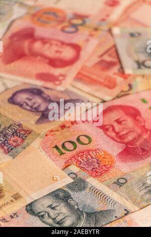 Die Zusammensetzung der Chinesischen Renminbi Yuan RMB. Die Währung. Yuan CNY Banknoten bietet große Möglichkeiten für die Illustration von Themen als Geschäft verwendet werden, Stockfoto