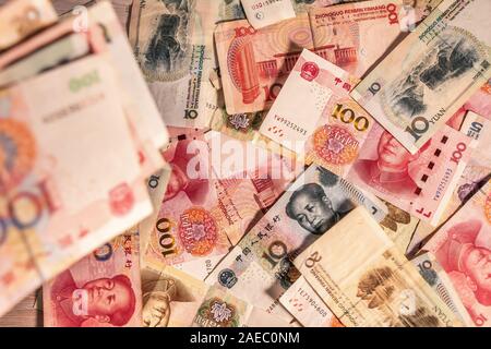 Die Zusammensetzung der Chinesischen Renminbi Yuan RMB. Die Währung. Yuan CNY Banknoten bietet große Möglichkeiten für die Illustration von Themen als Geschäft verwendet werden, Stockfoto