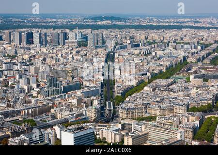 Paris, Frankreich Stadtbild. Boulevard Garibaldi nach Westen in Richtung Seine. Stockfoto
