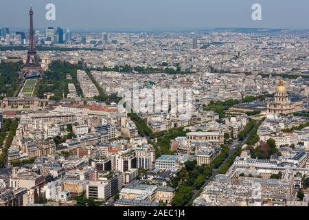 Paris, Frankreich Stadtbild. Eiffelturm über Napoleons Grab. Stockfoto