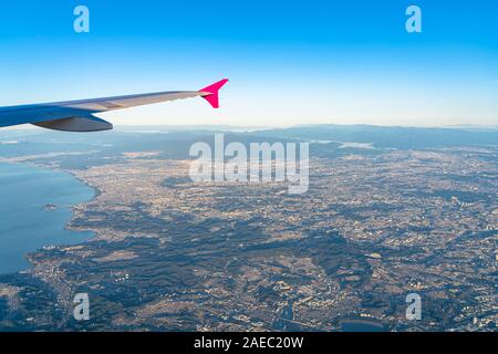 Luftaufnahme von shonan Region im Sonnenaufgang mit blauem Himmel Horizont Hintergrund, die Präfektur Kanagawa, Japan Stockfoto