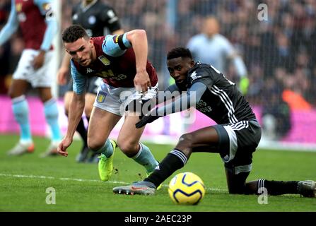 Aston Villa John McGinn (links) und Leicester City Onyinye Ndidi Kampf um den Ball während der Premier League Match in der Villa Park, Birmingham. Stockfoto