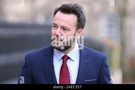 SDLP Führer Colum Eastwood kommt für die Aufnahme von utv Wahl Debatte im Queens Filmstudio in Belfast. Stockfoto