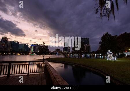 Neue Urlaub Dekorationen am Lake Eola Park in Orlando, Florida. Stockfoto