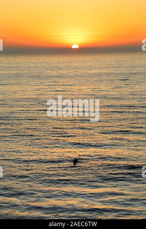 Sonnenuntergang an der kalifornischen San Elijo State Beach Stockfoto