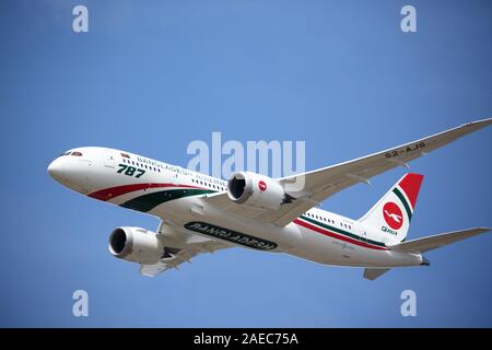 Boeing hat die 787 in der Bangladesh Airlines Bemalung auf der Farnborough International Airshow 2018, Farnborough, Großbritannien Stockfoto