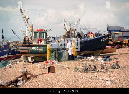 Fischerboot und Fischer Stockfoto