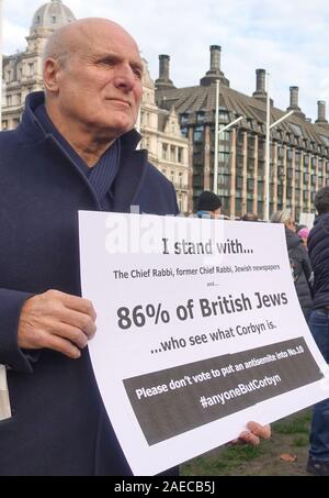 London, Großbritannien. 8. Dezember 2018. Schätzungsweise 2.500 Menschen aus allen Religionen und Gesellschaftsschichten drehen bis zu einem Antisemitismus Rallye, Parliament Square. © Brian Minkoff/Alamy leben Nachrichten Stockfoto