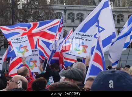 London, Großbritannien. 8. Dezember 2018. Schätzungsweise 2.500 Menschen aus allen Religionen und Gesellschaftsschichten drehen bis zu einem Antisemitismus Rallye, Parliament Square. © Brian Minkoff/Alamy leben Nachrichten Stockfoto