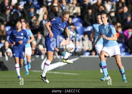 Kingston, UK. 17. Nov, 2019. Jonna Andersson von Chelsea Damen einen Touch während Super das Barclays FA Women's League Spiel zwischen Chelsea und Manchester City im Cherry Red Records Stadion, Kingston am Sonntag, den 8. Dezember 2019. (Credit: Jacques Feeney | MI Nachrichten) das Fotografieren dürfen nur für Zeitung und/oder Zeitschrift redaktionelle Zwecke verwendet werden, eine Lizenz für die gewerbliche Nutzung Kreditkarte erforderlich: MI Nachrichten & Sport/Alamy leben Nachrichten Stockfoto