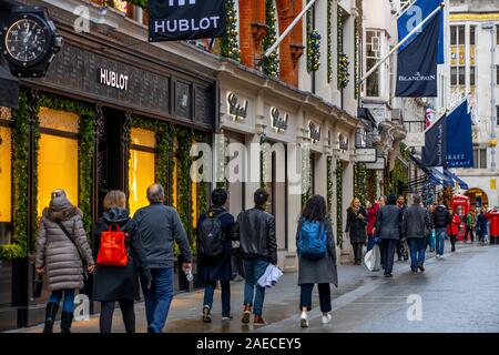 Luxuriöse Geschäfte in New Bond Street, Weihnachtszeit in London, Stockfoto