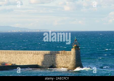 Nahaufnahme der alte Leuchtturm von Collioure Stockfoto