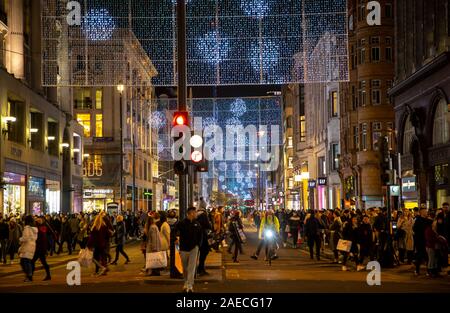 London, Weihnachtszeit, Einkaufsstraße Oxford Street, Licht Dekoration, Stockfoto