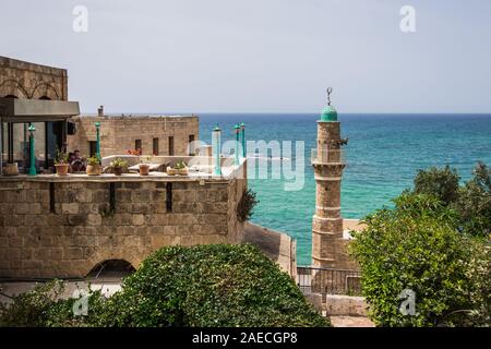 Die alte Stadt mit Blick auf den alten Hafen von Jaffa, wo der alte Hafen gebaut wurde. Stockfoto