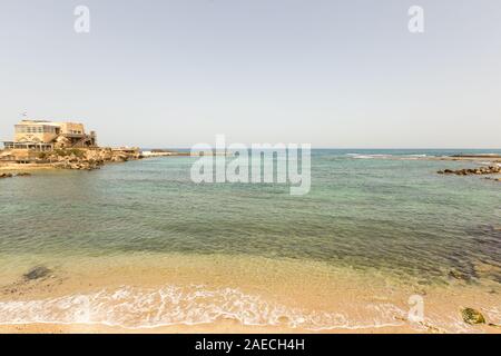 Caesarea Maritima, Western Israel auf der Mittelmeer Küste. Von Herodes dem Großen im 22 v. Chr. gegründet wurde. Dies ist eine klassische historische Stätte. Stockfoto