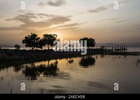 Sonnenaufgang am Meer von Galiläa. Der See Genezareth ist einer der am meisten vertrauten Körper von Wasser in der Bibel, vor allem für die Leser der Evangelien. Stockfoto