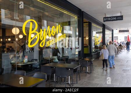 Kunden eingeben Byron Hamburger Restaurant in Exeter Stockfoto