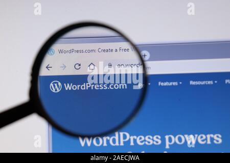 Los Angeles, Kalifornien, USA - 3. Dezember 2019: WordPress Webseite. Blogs, Bilder und mehr bei Wordpress Logo auf dem Display, Illustrative Editorial. Stockfoto