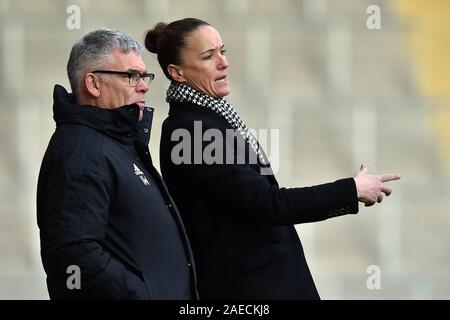 Leigh, UK. 08 Dez, 2019. LEIGH, ENGLAND - 8. Dezember Casey Stoney Manager von Manchester United Frauen während Super das Barclays FA Women's League Spiel zwischen Manchester United und dem FC Everton an Leigh Sport Stadion, Leigh am Sonntag, den 8. Dezember 2019. (Credit: Eddie Garvey | MI Nachrichten) das Fotografieren dürfen nur für Zeitung und/oder Zeitschrift redaktionelle Zwecke verwendet werden, eine Lizenz für die gewerbliche Nutzung Kreditkarte erforderlich: MI Nachrichten & Sport/Alamy leben Nachrichten Stockfoto