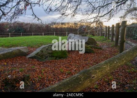 Coldrum Longbarrow, Steine und neolithische Grabkammer im Trottiscliffe, Kent, einer der Medway Megalithen zusammen mit Kitts Coty Stockfoto